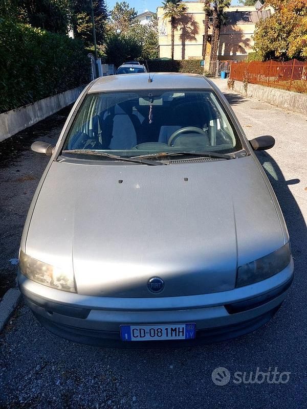 Usata Fiat Punto 60 CV (44 kW) 2001 Grigio Berlina