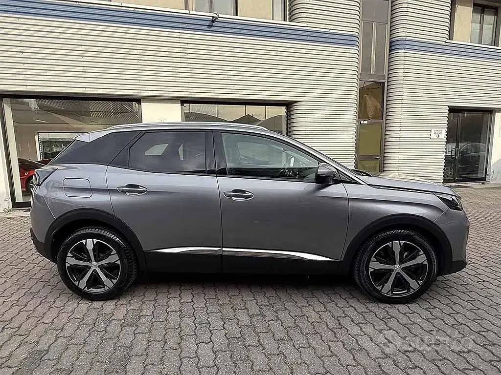 Usata Peugeot 3008 Allure 131 CV (96 kW) 2021 Grigio / metallizzato SUV