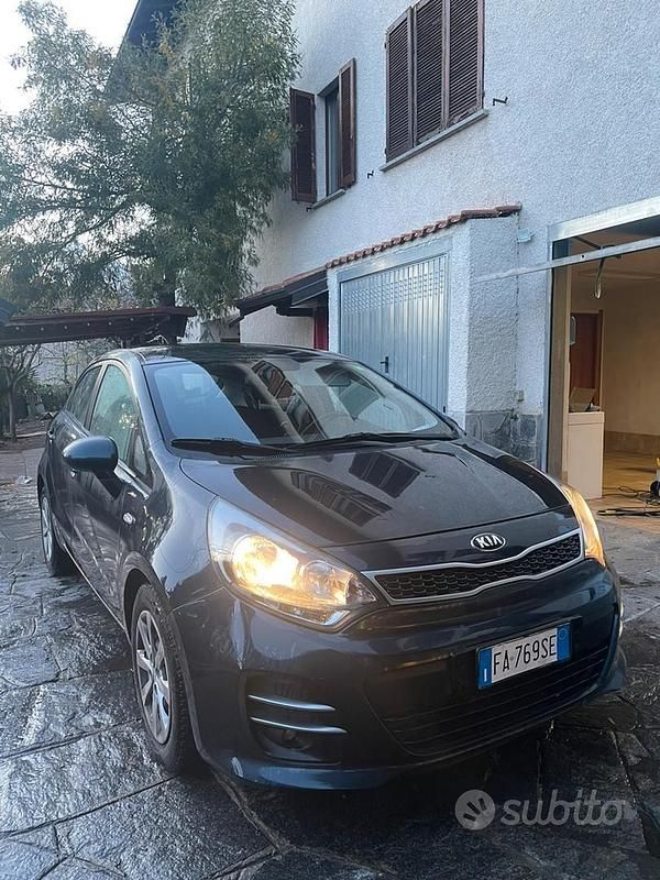 Usata Kia Rio 2015 Nero Utilitaria