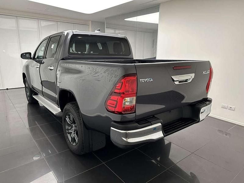Nuova Toyota HiLux Lounge 150 CV (110 kW) 2025 Grigio Pick-up