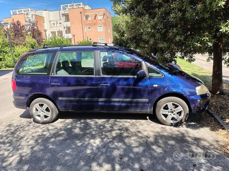 Usata VW Sharan 130 CV (95 kW) 2005 Blu Monovolume