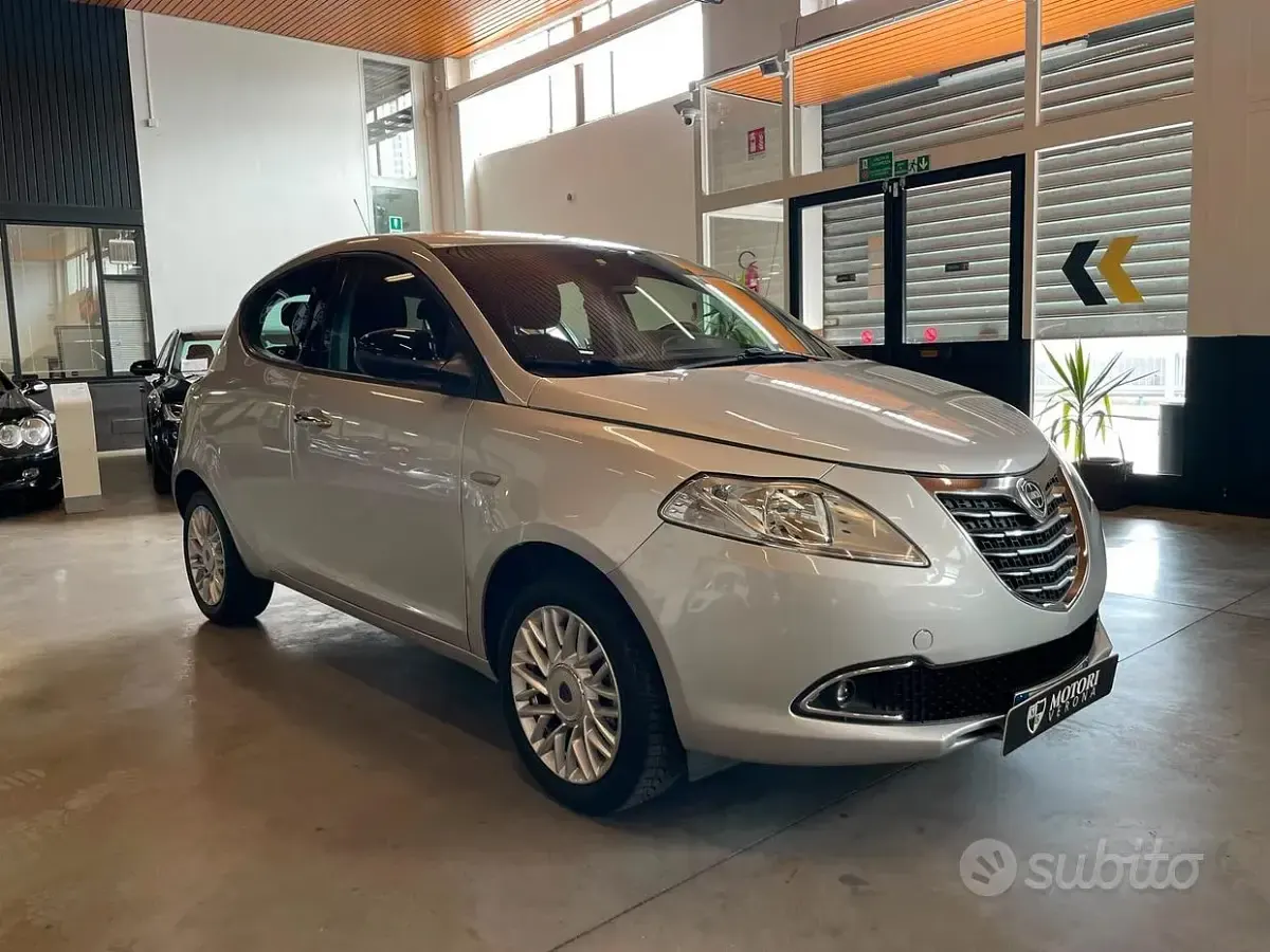 Usata Lancia Ypsilon Gold 85 CV (62 kW) 2014 Grigio Utilitaria