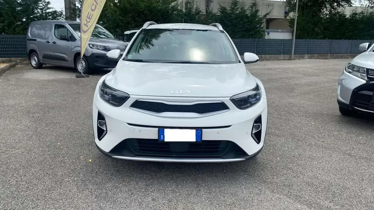 Usata Kia Stonic 84 CV (61 kW) 2023 Bianco SUV