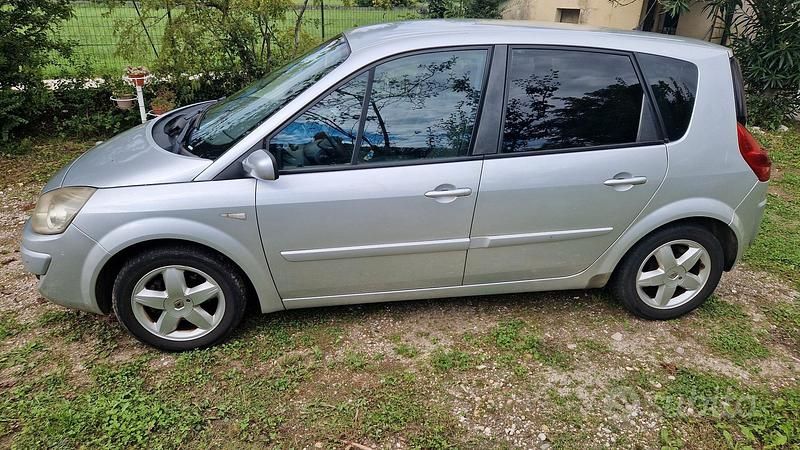 Usata Renault Scénic II 105 CV (77 kW) 2007 Grigio Monovolume