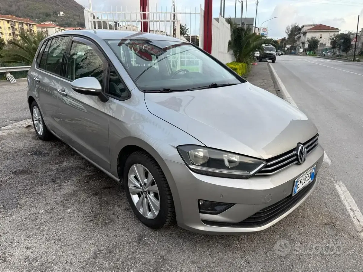 Usata VW Golf Sportsvan Highline 110 CV (80 kW) 2015 Grigio Monovolume