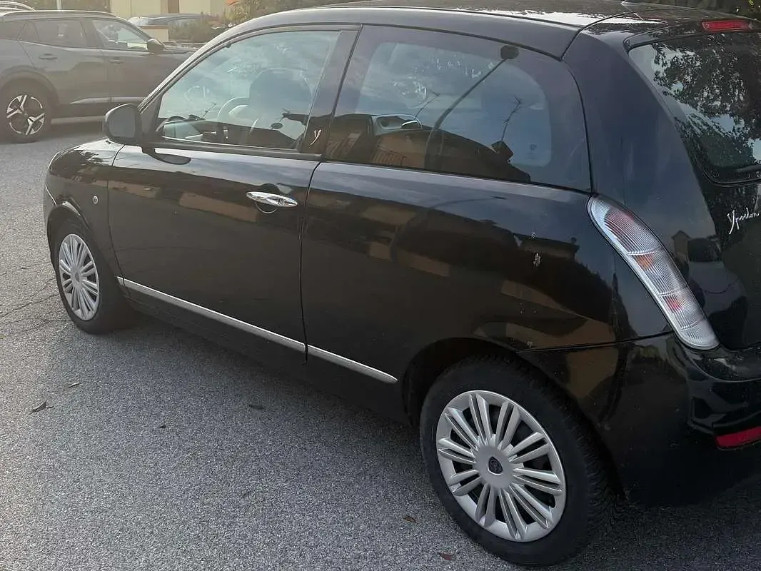 Usata Lancia Ypsilon 75 CV (55 kW) 2011 Nero Utilitaria