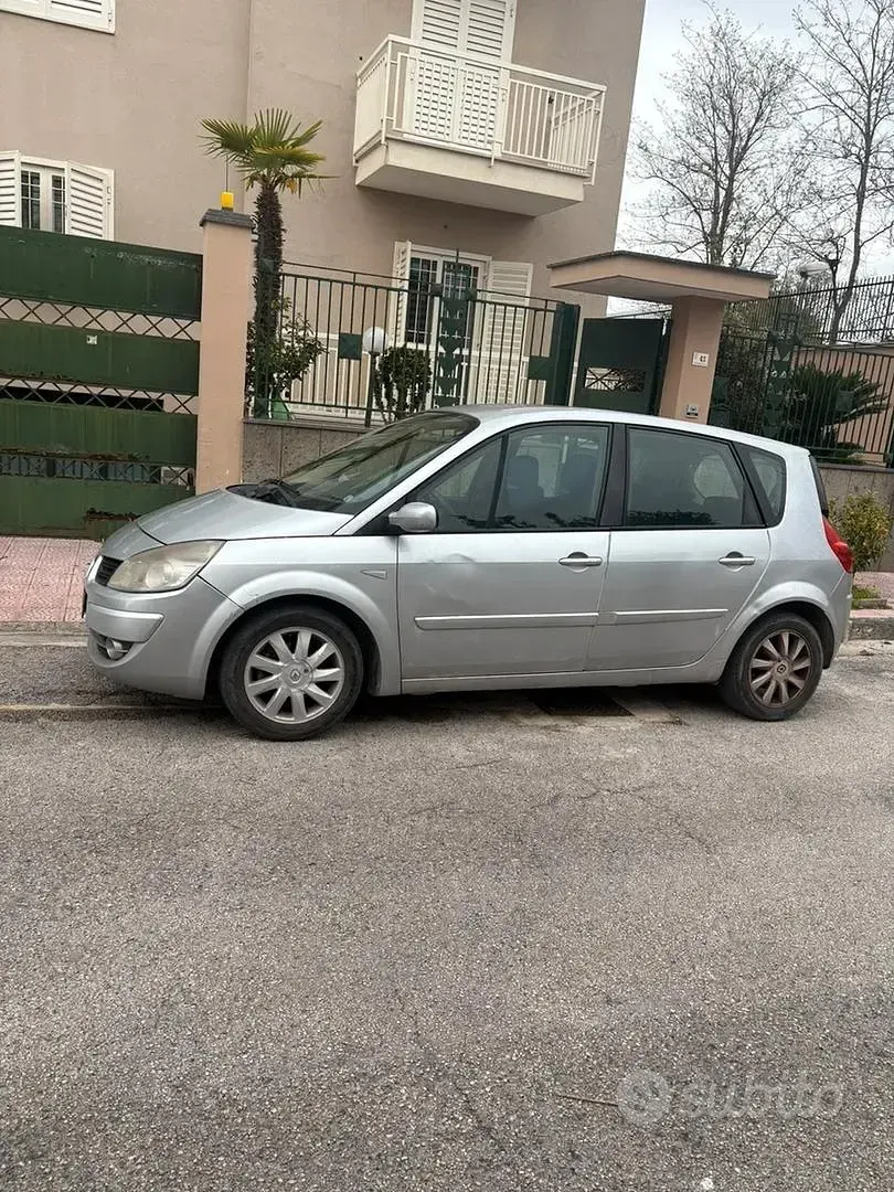 Usata Renault Scenic E-Tech 106 CV (77 kW) 2007 Grigio Monovolume