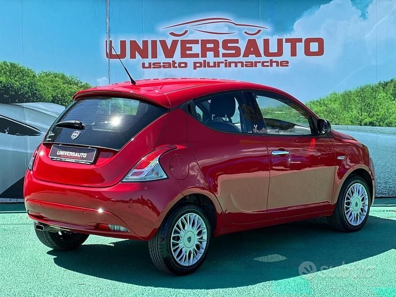 Usata Lancia Ypsilon Gold 80 CV (58 kW) 2017 Rosso Utilitaria