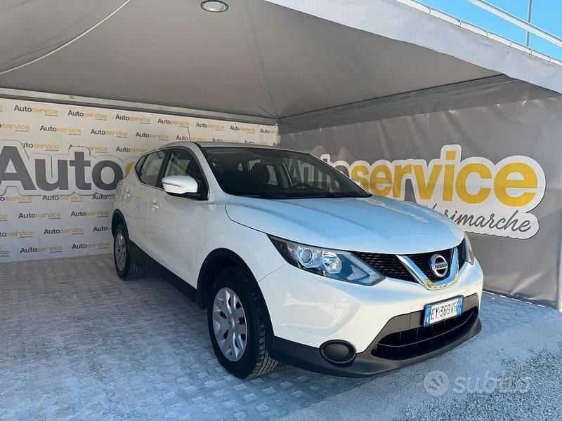 Usata Nissan Qashqai Tekna 116 CV (85 kW) 2015 Bianco SUV