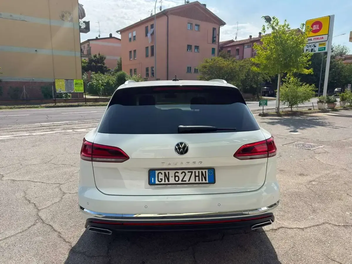 Usata VW Touareg Elegance 231 CV (169 kW) 2023 Bianco SUV