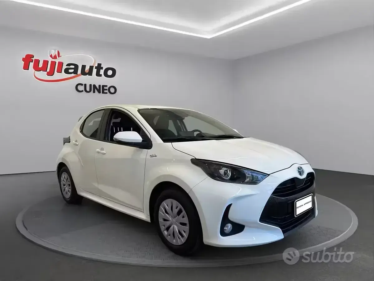 Usata Toyota Yaris Active 116 CV (85 kW) 2023 Super white Utilitaria