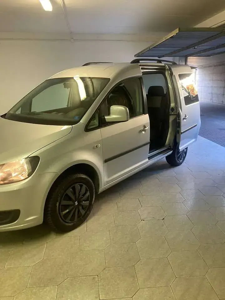Usata VW Caddy Highline 110 CV (80 kW) 2013 Argento Monovolume