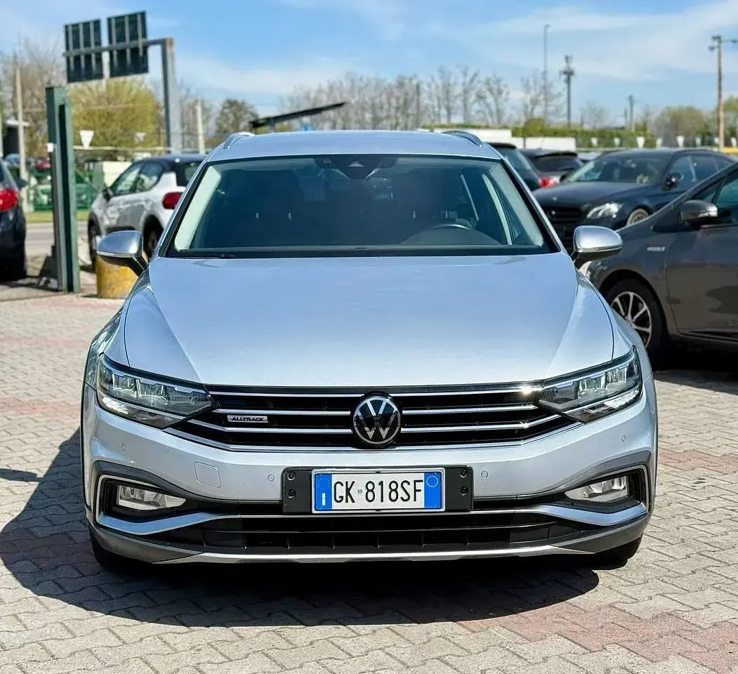 Usata VW Passat Alltrack 200 CV (147 kW) 2022 Argento Station wagon
