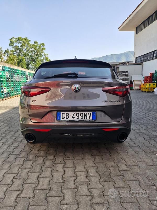 Usata Alfa Romeo Stelvio 190 CV (139 kW) 2020 Grigio SUV
