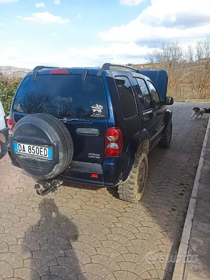 Usata Jeep Cherokee 163 CV (119 kW) 2006 Blu SUV