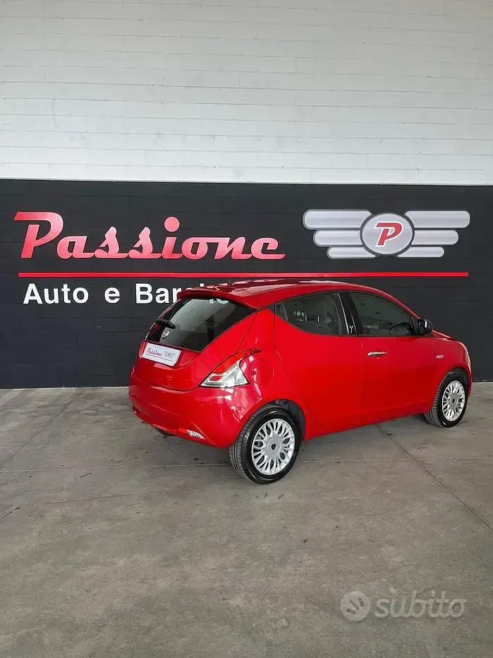 Usata Lancia Ypsilon 69 CV (50 kW) 2016 Rosso Utilitaria