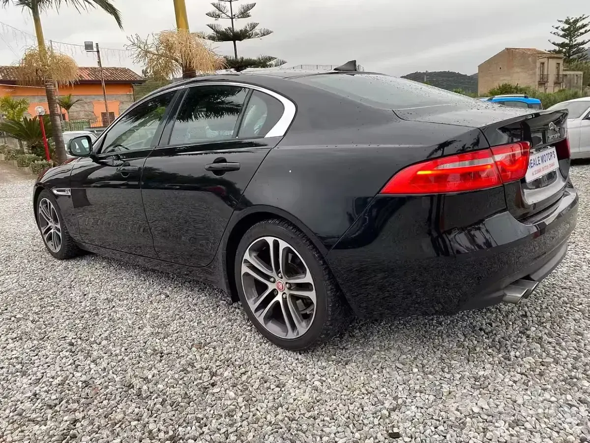 Usata Jaguar XE 180 CV (132 kW) 2016 Berlina