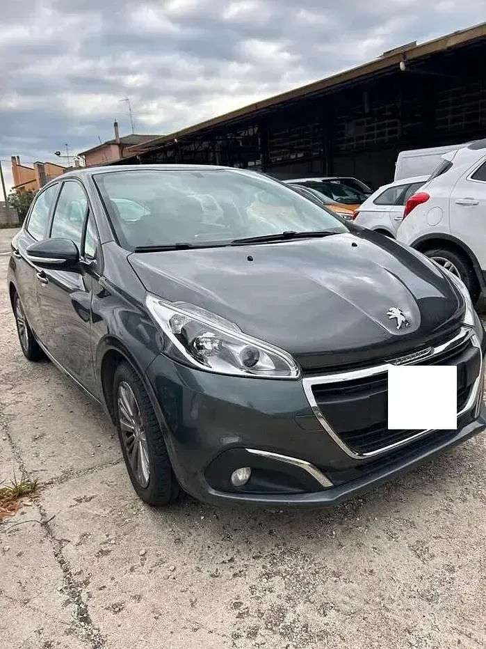 Usata Peugeot 208 Allure 82 CV (60 kW) 2017 Grigio Utilitaria