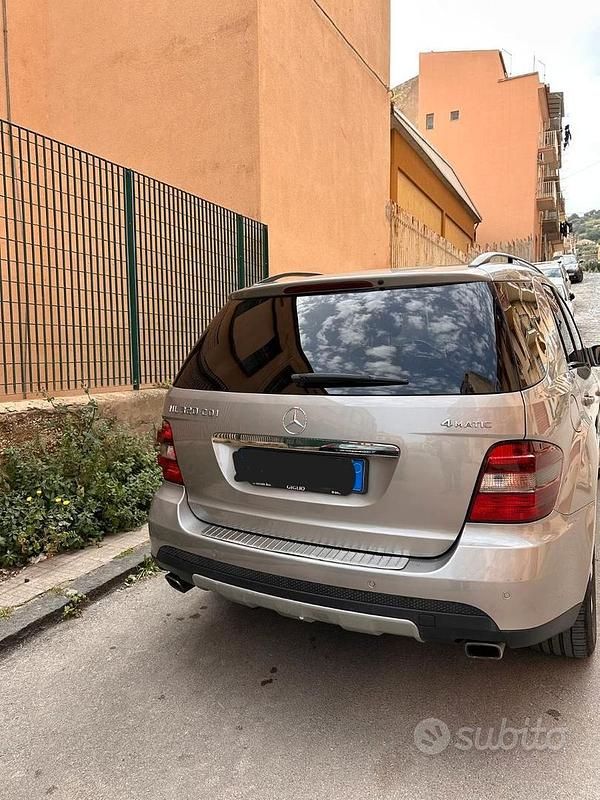 Usata Mercedes ML320 224 CV (164 kW) 2008 Grigio SUV