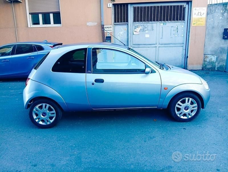 Blu Usata 2008 Ford Ka Collection Tre volumi | 1700 € (Buon prezzo) - Immagine 1/4
