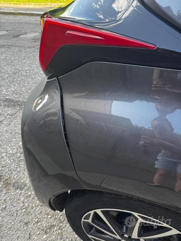 Usata Toyota Yaris Hybrid Trend 92 CV (67 kW) 2020 Grigio Berlina