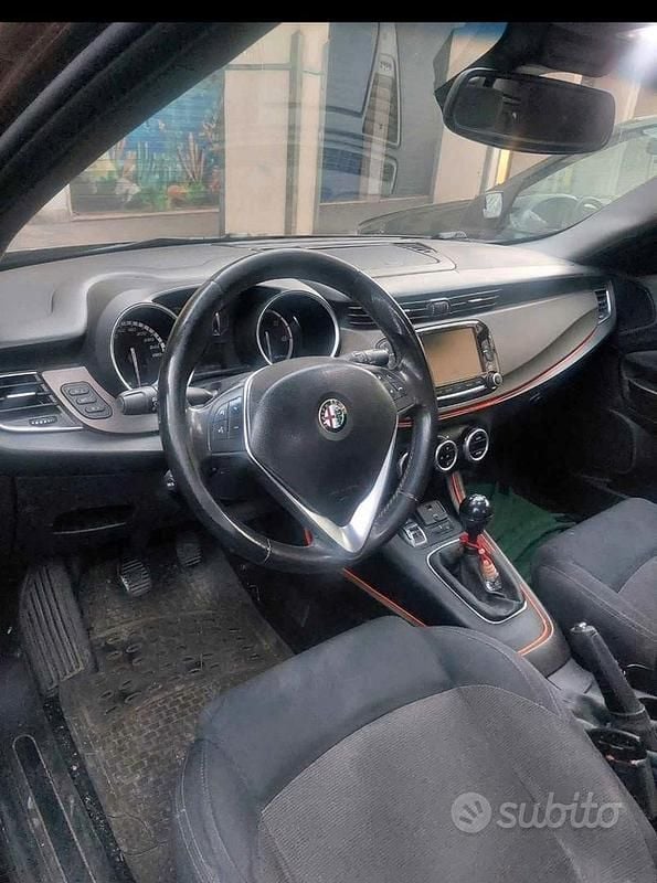 Usata Alfa Romeo Giulietta 105 CV (77 kW) 2016 Nero Utilitaria