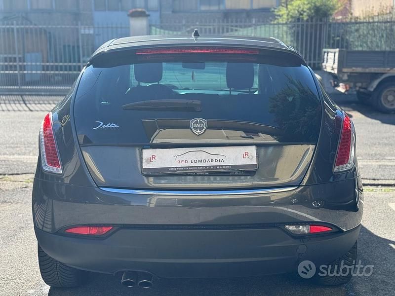 Begagnad Lancia Delta 190 HK (139 kW) 2009 Gul Halvkombi