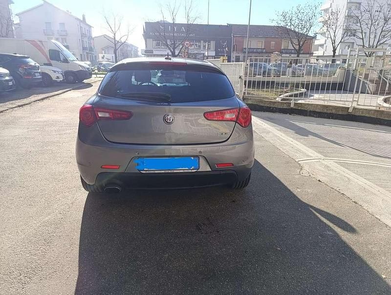 Usata Alfa Romeo Giulietta 120 CV (88 kW) 2018 Grigio Berlina