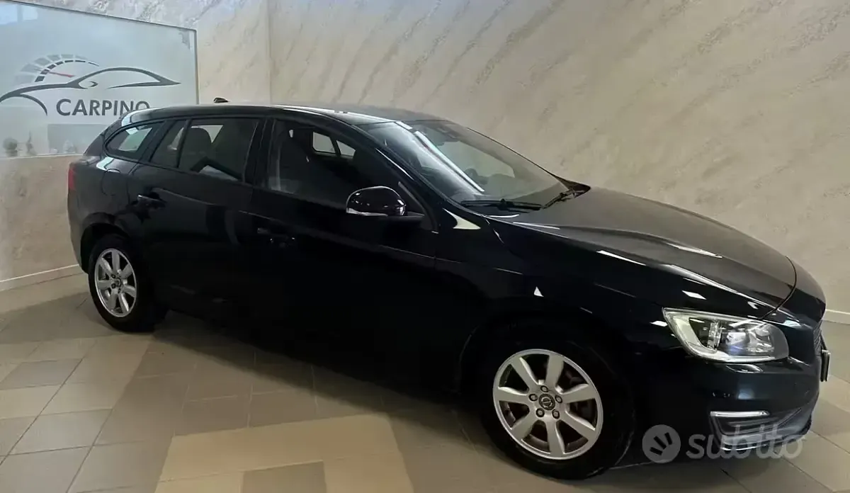 Usata Volvo V60 Momentum 115 CV (84 kW) 2014 Nero Station wagon