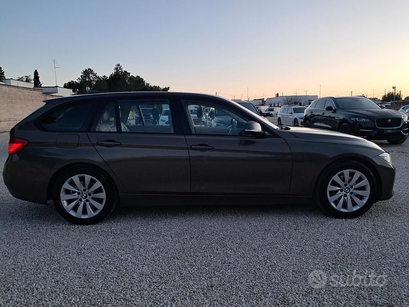 Usata BMW 318 Luxury Line 143 CV (105 kW) 2013 Marrone Station wagon