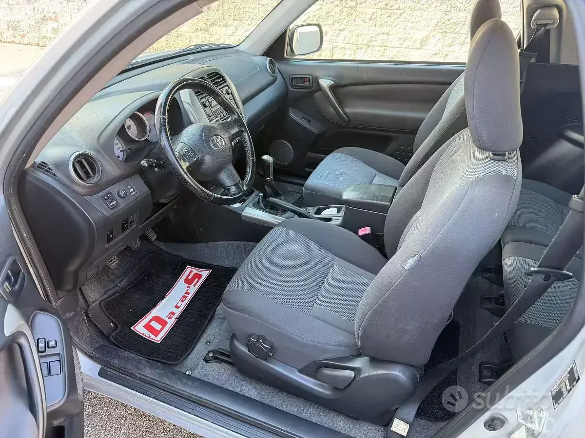 Usata Toyota RAV4 116 CV (85 kW) 2006 SUV