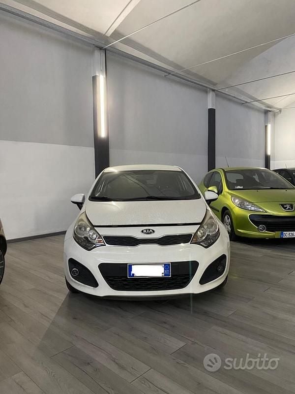 Usata Kia Rio EX 74 CV (54 kW) 2012 Bianco Utilitaria
