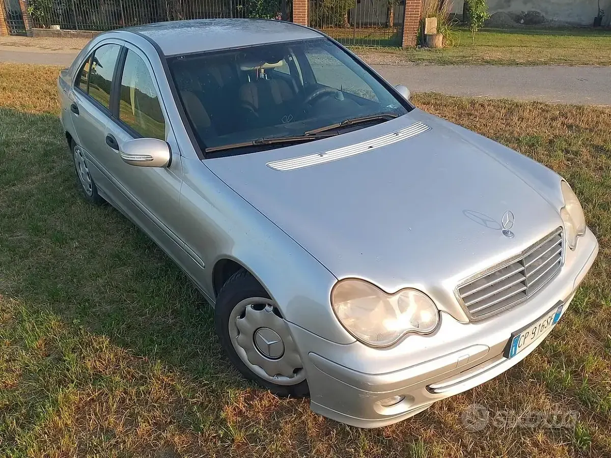 Usata Mercedes C220 Classic 80 CV (58 kW) 2004 Grigio Berlina