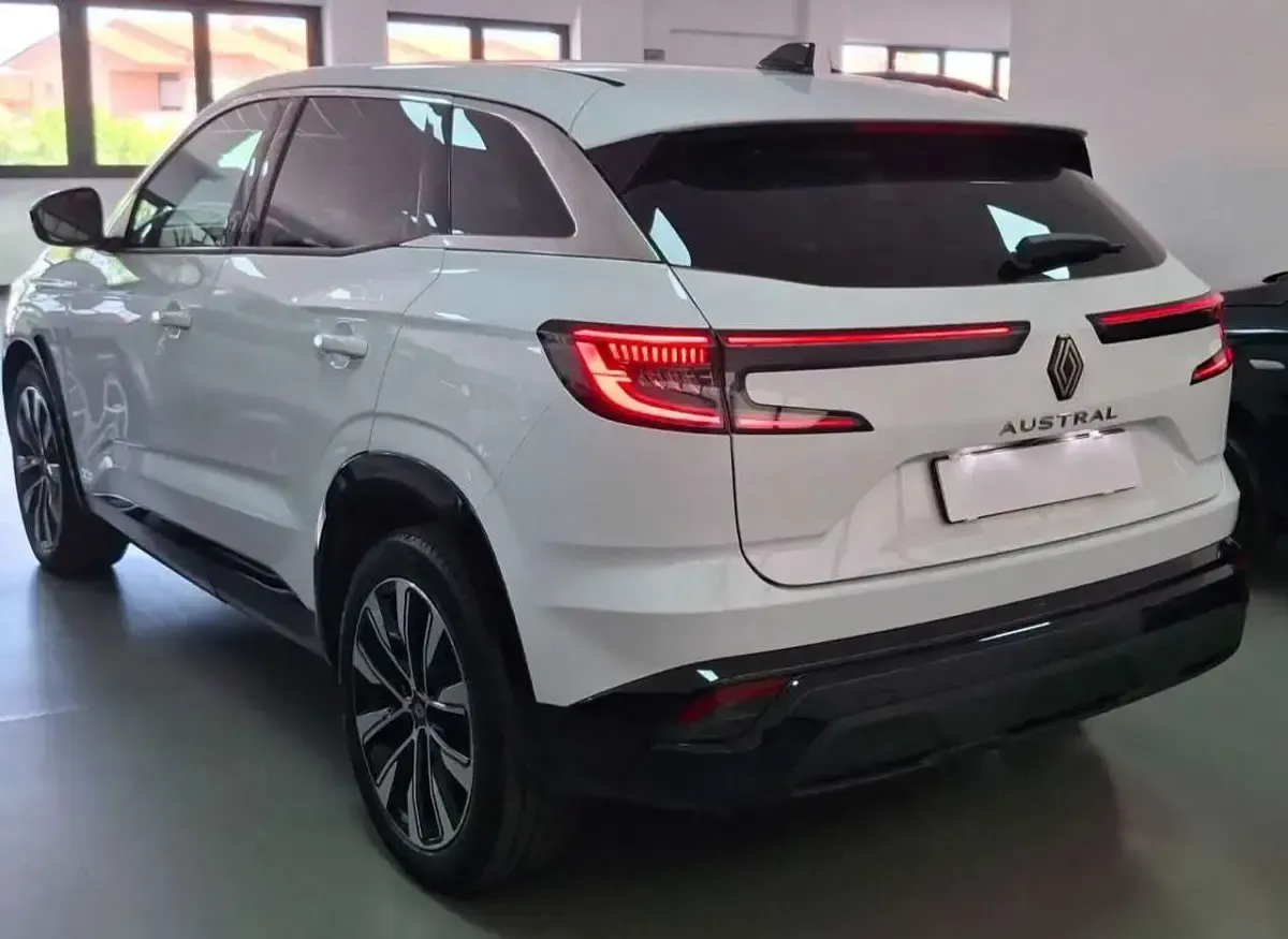 Usata Renault Austral Techno 158 CV (116 kW) 2023 Bianco SUV