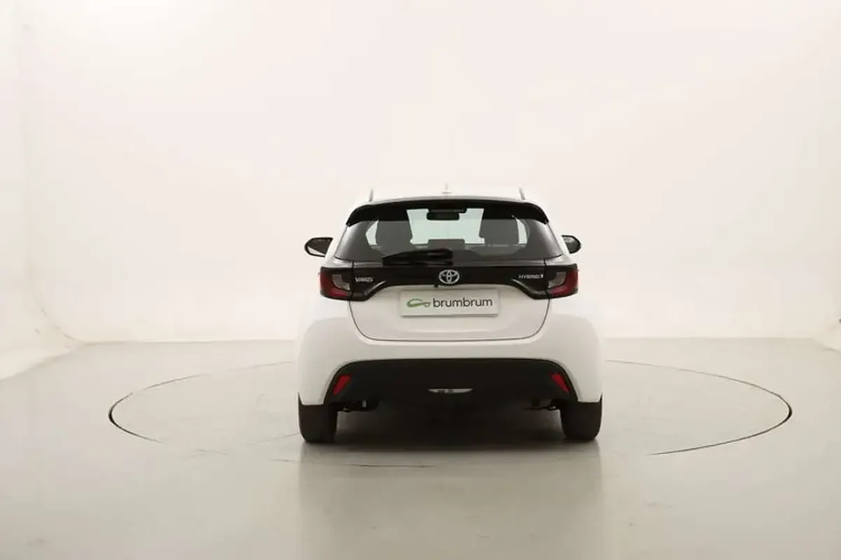Usata Toyota Yaris Hybrid Business Edition 101 CV (74 kW) 2021 Bianco Utilitaria