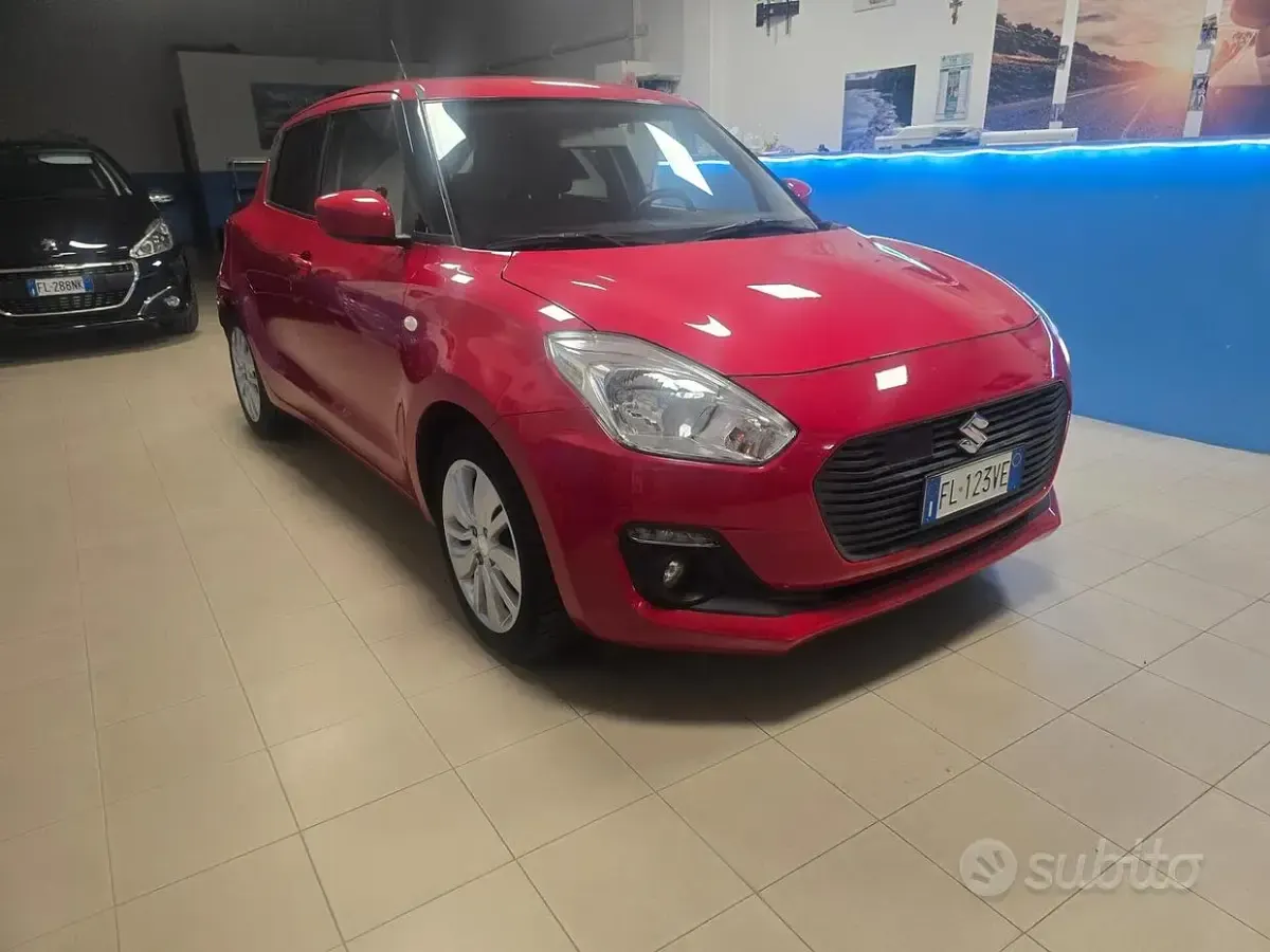 Usata Suzuki Swift 68 CV (50 kW) 2017 Rosso Utilitaria