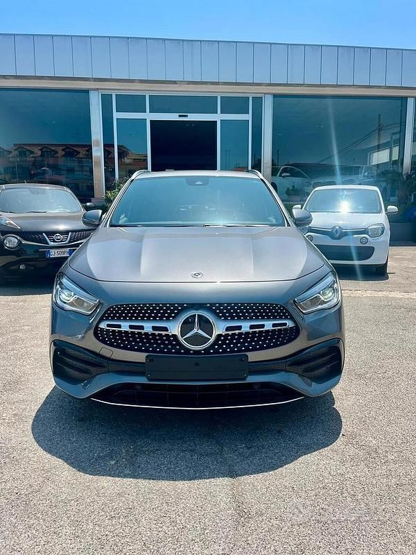 Usata Mercedes GLA200 Premium 149 CV (109 kW) 2022 Grigio SUV