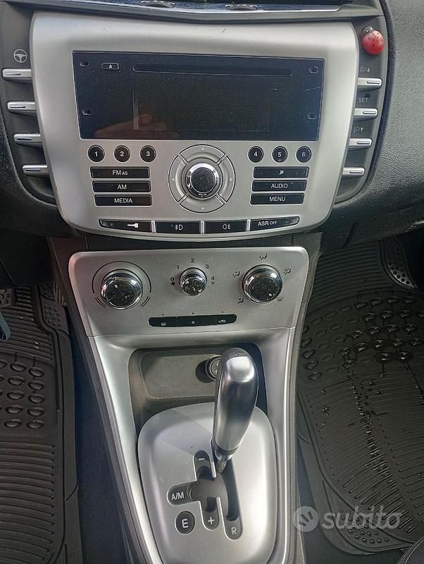 Usata Lancia Delta 120 CV (88 kW) 2009 Blu Utilitaria