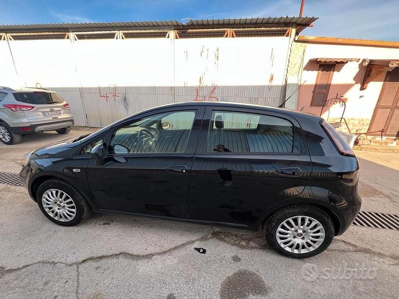 Usata Fiat Punto Lounge 69 CV (50 kW) 2014 Nero Utilitaria