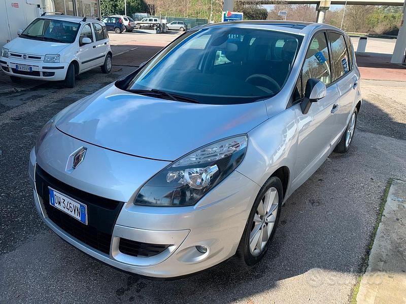 Usata Renault Scénic III Luxe 160 CV (117 kW) 2009 Grigio Monovolume