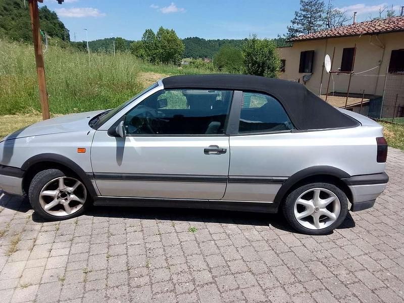 Usata VW Golf Cabriolet 90 CV (66 kW) 1994 Argento Cabrio