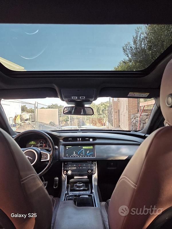 Usata Jaguar XF 180 CV (132 kW) 2016 Grigio Berlina