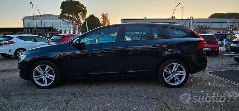 Usata Volvo V60 120 CV (88 kW) 2017 Blu Station wagon