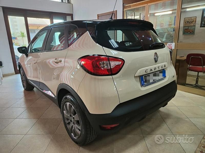 Usata Renault Captur 90 CV (66 kW) 2015 Beige SUV