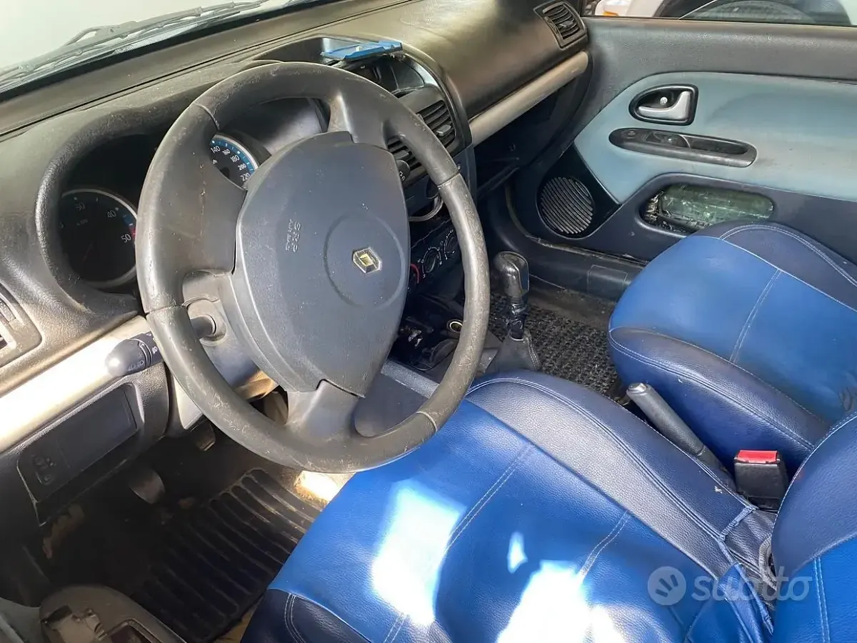 Usata Renault Clio II 100 CV (73 kW) 2005 Nero Berlina