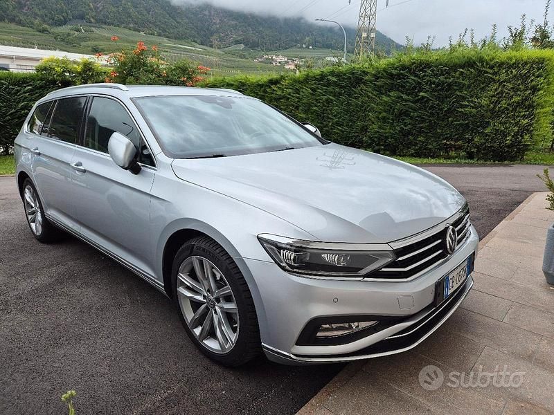 Usata VW Passat 190 CV (139 kW) 2021 Grigio Berlina