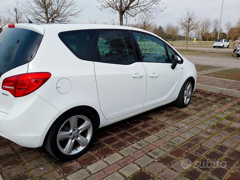 Usata Opel Meriva 2011 Bianco Monovolume