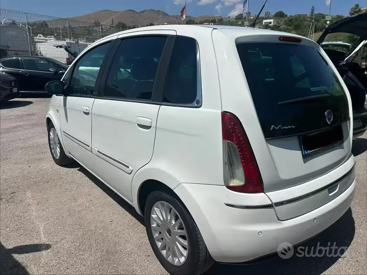 Usata Lancia Musa Gold 95 CV (69 kW) 2012 Bianco Monovolume