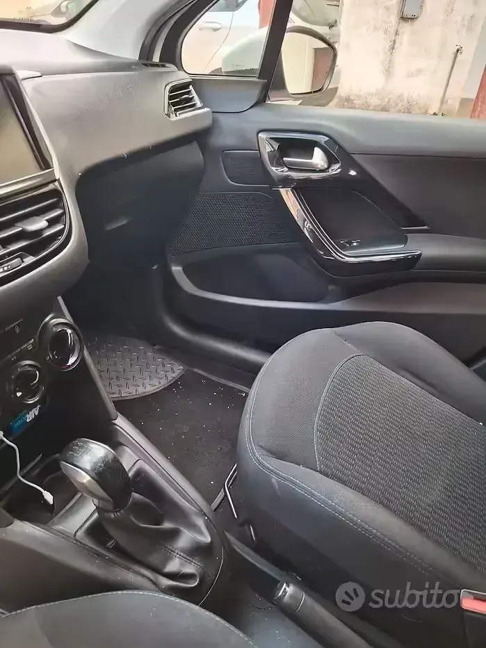 Usata Peugeot 208 68 CV (50 kW) 2019 Bianco Utilitaria