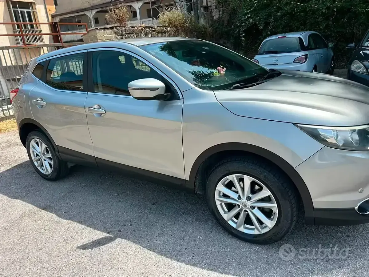 Usata Nissan Qashqai 131 CV (96 kW) 2015 Grigio SUV